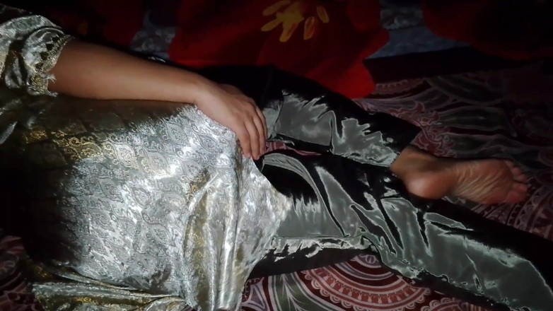 QueenbeautyQB: Indian Stepmom Stepson Share Bed in Night - Because Stepdad Not...