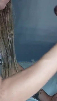 Sissy e obbediente e lo succhia con piacere