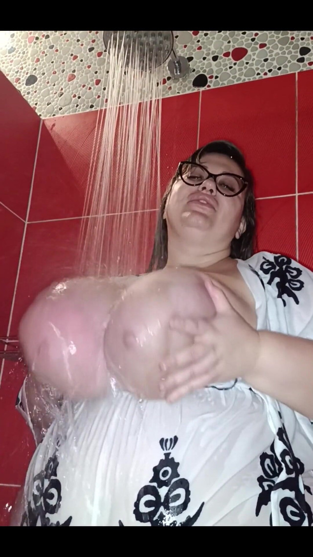 Showering Tits (Nina Doll)