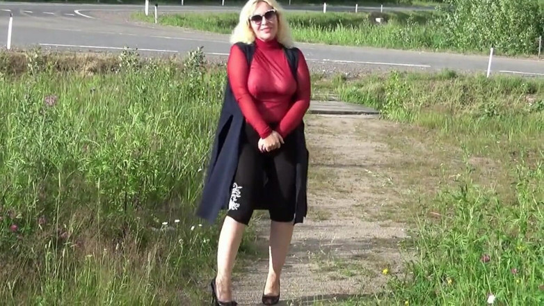 RedRoseRus: Mostrando al aire libre - señora de nylon walk 3
