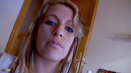 MMM100: Tigra: Snabb liten intervju på franska med den vackra blonda...