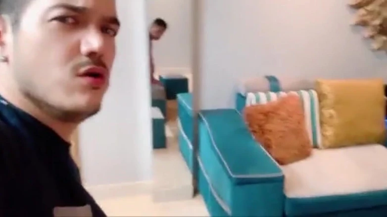 The Substance: Întâlnirea mea de pe Grindr îmi dă fundul virgin strâns!