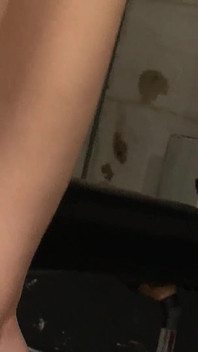 Puszczalska azjatycka nastolatka z dużymi piersiami przyłapana w trójkącie z ojczymem bez cenzury