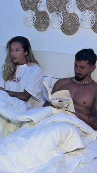La sexy bionda muove il suo enorme sedere in modo delizioso, hardcore e sessuale appassionato Katty Soarez