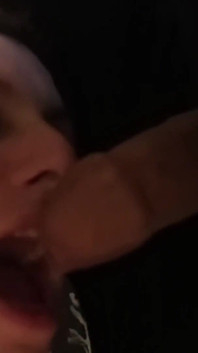 Hrátky s kundičkou na záchodě s ptákem kolem mě