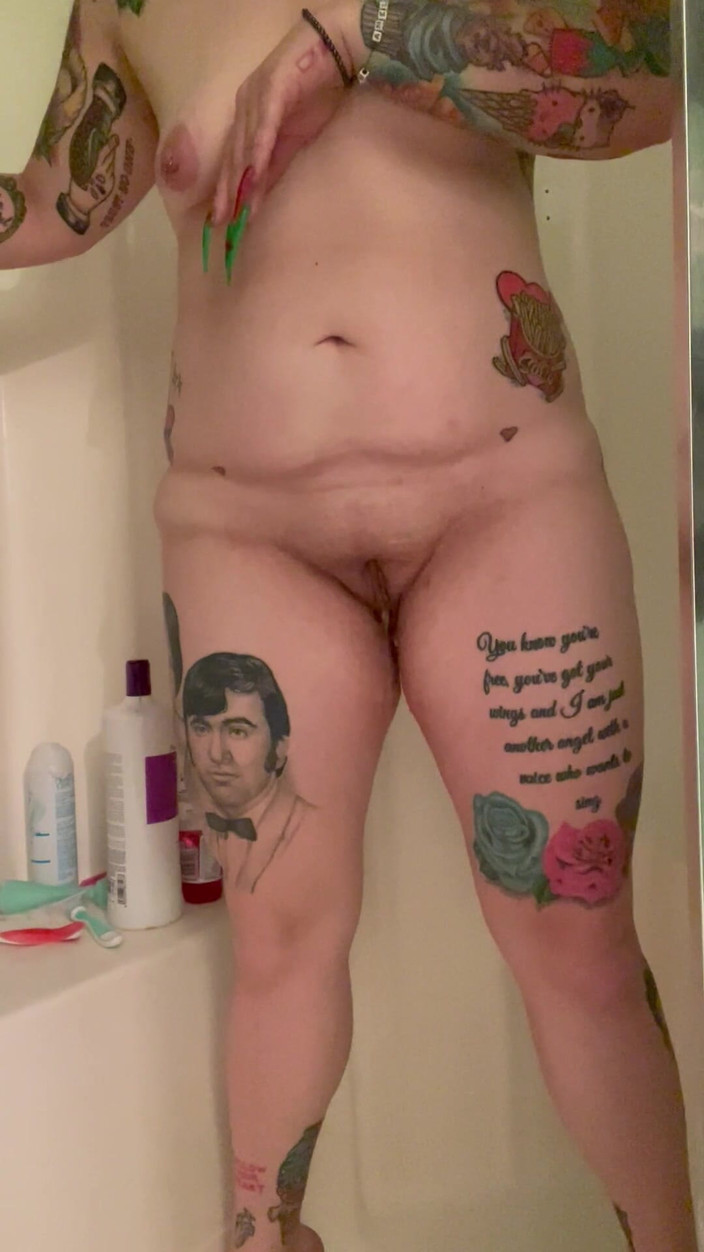 CherryBombBomb: चेरी बम शॉवर पेशाब एन सरप्राइज