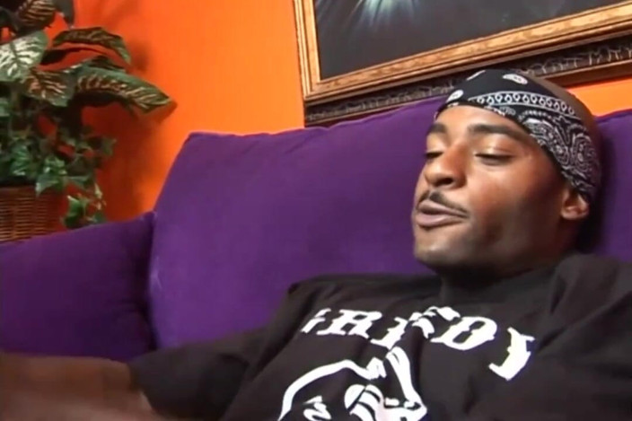 Black Sinner: Une black sexy se fait huiler et baiser par une...