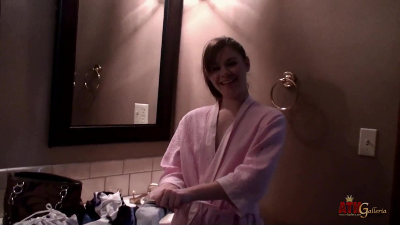 ATKIngdom Fans: Angel changing her clothes