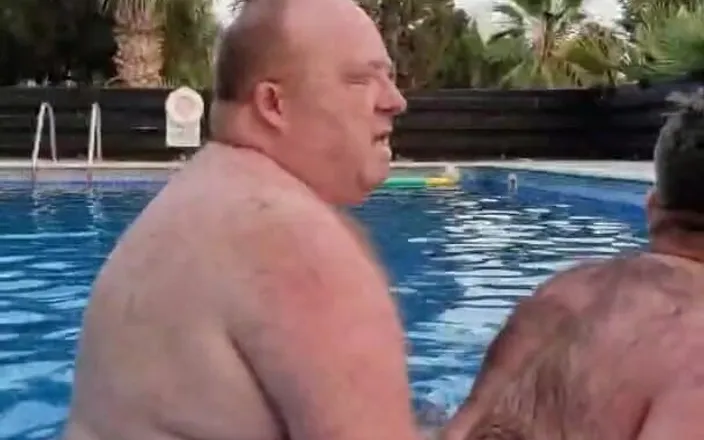 brummieboi89: Daddy Fucks Boy in Swimming Pool