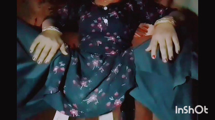 TricolorMusic3: Seksi ve havalı bir kız tabureye oturuyor ve gençliği ateşini...