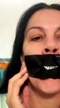 Pumpování rtů na silver tape