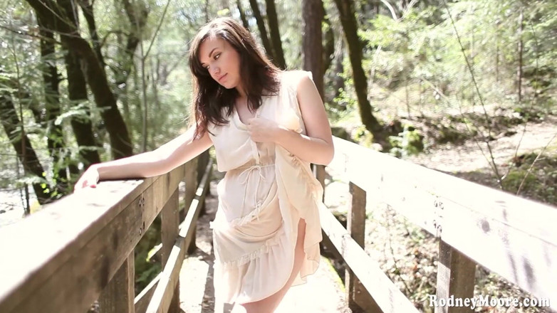 Horny Hairy Girls: Parigi Lincoln molto incinta si masturba fuori