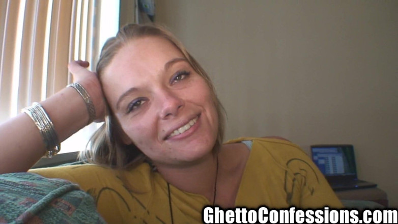 Ghetto Confessions: Une bombasse heureuse de Ghetto Woods suce une bite bien...