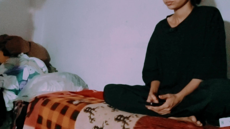 Saraswati: Chci mobil svého nevlastního otce Udělám cokoli