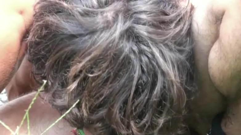 Crunch Boy: Surfista heterosexual follado por su amigo gay en el jardín