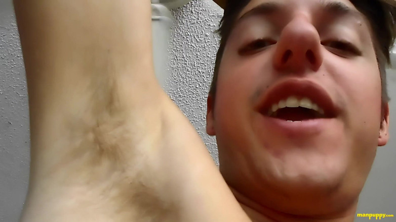 Man Puppy: Von riesigem twink gequält, um sein training zu unterbrechen