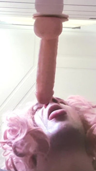 Crossdresser Pina dildo deepthroat menelan hal keras