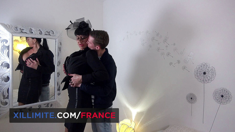 Made In France: Prsatá puma hledá chlapce