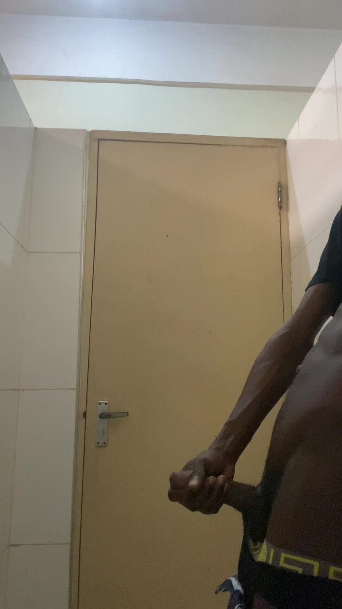 Slimniqqa: Bbc kommt in der öffentlichen toilette - teil1