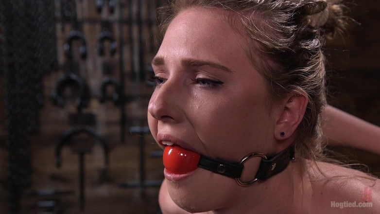 Hogtied by Kink: Extrémní dominance a muka v mysli kouří otroctví