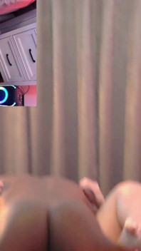 Gospodina excitată are parte de 2 pule pe cameră