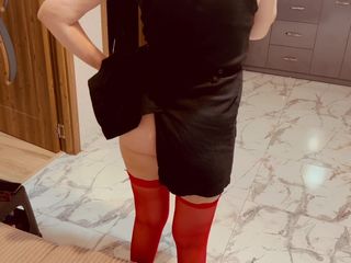 sexalko: Min styvmamma i röda strumpbyxor tände mig och tillät mig...