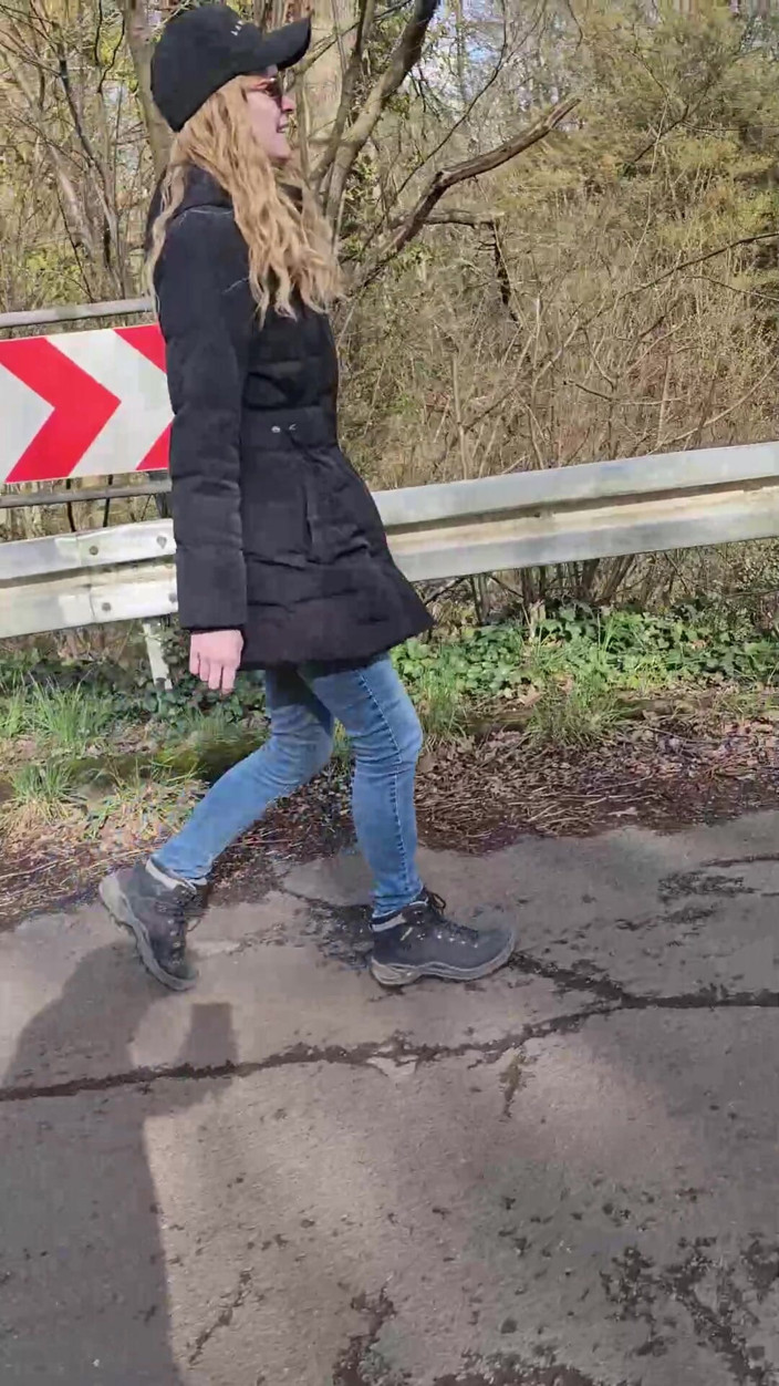 Bikergirl_97: Promenade torride avec des couilles d’amour dans la chatte !