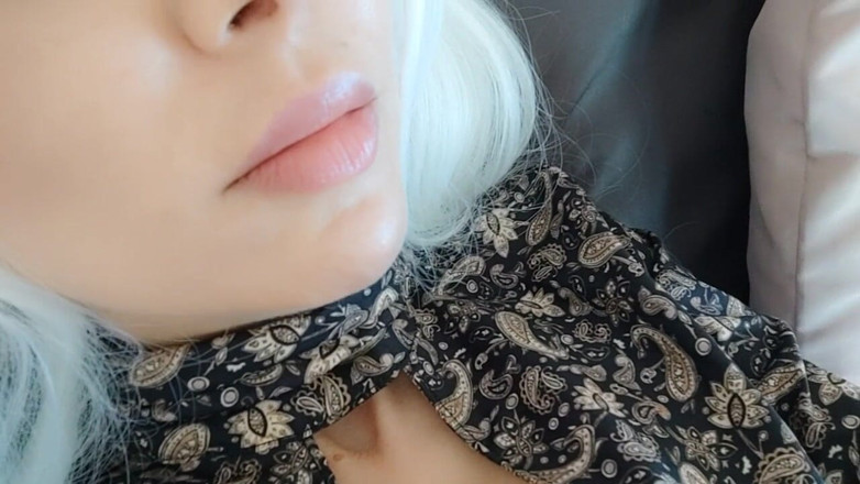 savannahamatoriale: I have to burp! I open my mouth and ...