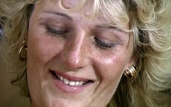 German Homemade: Blonda damer från Tyskland som fingrar på varandra