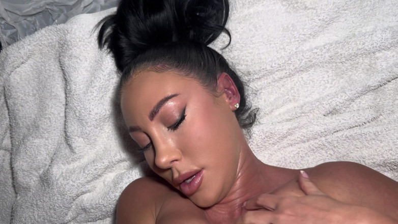 Mila Amora: Multiple Squirting Orgasms on My Face