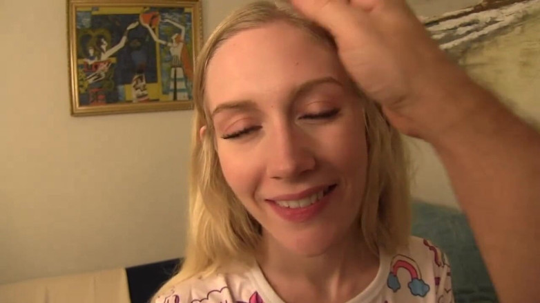 Eros Arts - Liberated Eye: Nevlastní táta mi koupil roztomilé oblečení Emma Starletto