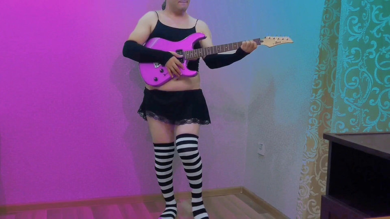 Kitty_Cross: 私はロマンチックな音楽であなたを誘惑し、私と一緒に夜にあなたを興奮させます私のクレイジーホットボーイズは私にキスしてください