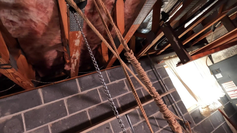 Lora Cross: Преддикамантна бондажна пизда, гачок і трах у горло