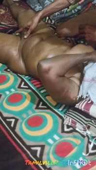 Village Tamoul, Femme Au Foyer Sombre Et Masseur, Partie 2