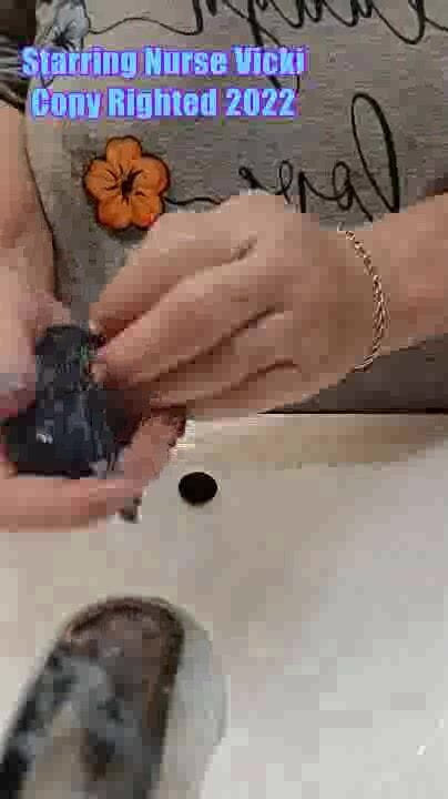BBW nurse Vicki adventures with friends: Membasuh tangan jahat saya berlumpur kotor