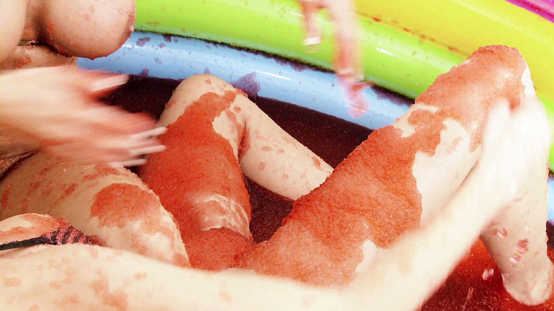 CBD Media: Ver rauchend heiße vollbusige chloe und leila haben lesbisches wrestling...