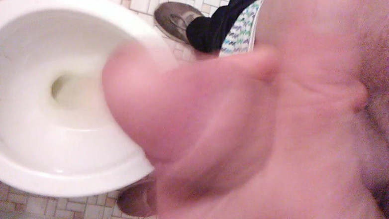 LilTaste: Sudut pandangan pertama transgirl memancut mani pada kamera semasa kencing...