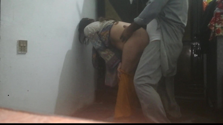 desi boy 418: Sora vitregă a soției se fute în casa ei
