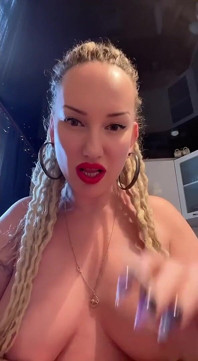 Sarcină fără sutientă cu instrucțiuni de lins de spermă și coaie