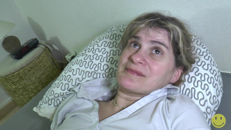 French Amateur Porn: O tânără de 40 de ani este cu pumnul de un...
