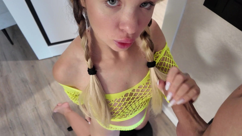 xKeryB: Я Учила Мою Сводную Сестру Делать Минет, Я Эякулировал В Ее Рот