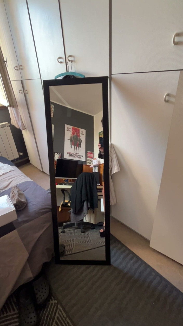 Andreina Naty: Sexy Walk in Front of the Mirror 01