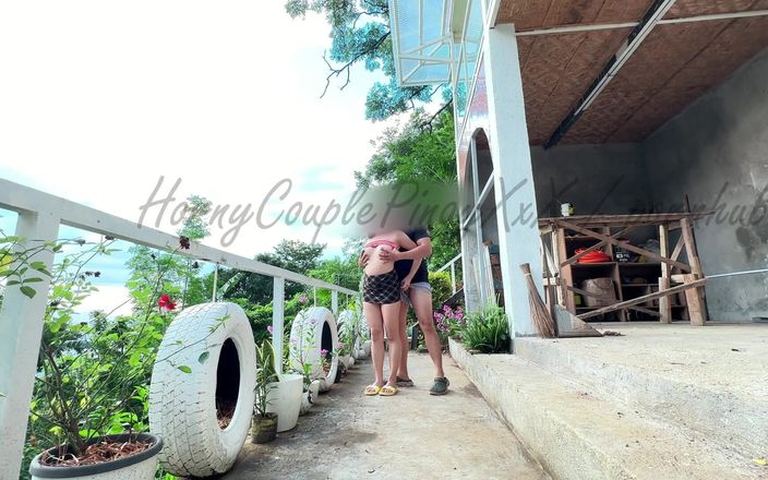 AshleyLevi: Gadis remaja pinay ashley lagi asik di luar ruangan sama...