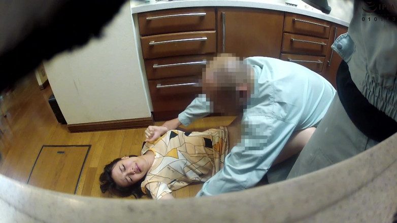 Raptor Inc: Femei mature căsătorite care se îndrăgostesc în timp ce soții lor sunt...