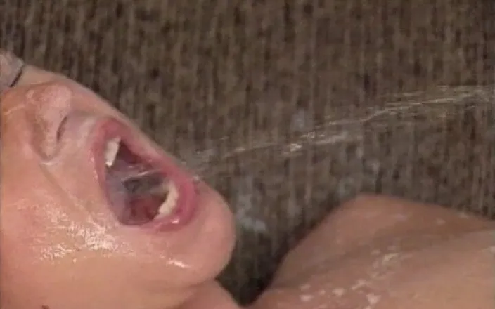Monde Francais: French Babe Got Golden Show Got Fucked in Threesome