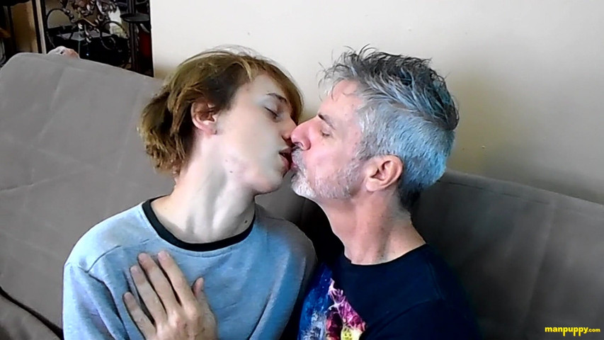 Hot Gay Kissing with Elis (Man Puppy)