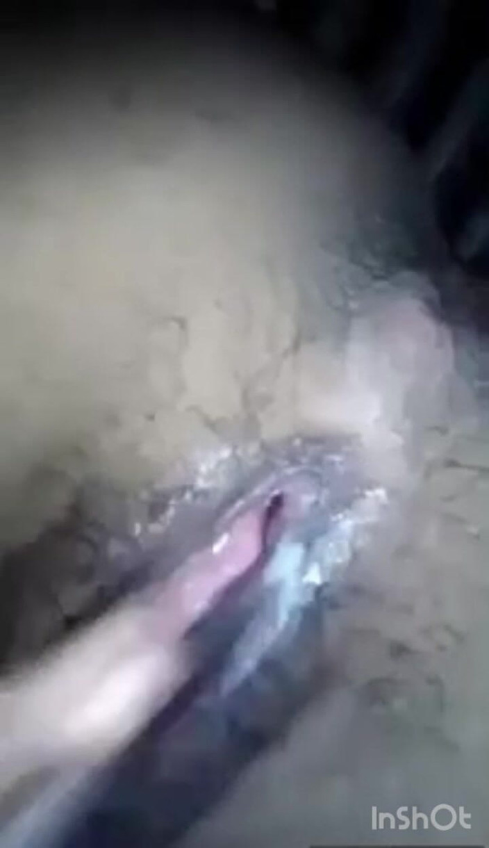 Sluty Piya: 德西女孩非常渴望男朋友在她的阴户里出轨，所以她开始摩擦她的阴户