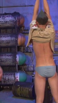 Boy scout consigue wedgied