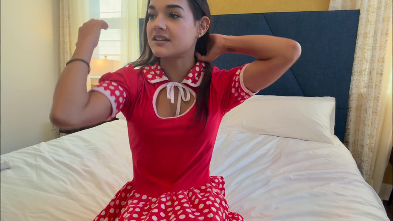 Kink in Time: Zara's Sultry '50s Fantasy 4K POV Devouring Desire Awaits!