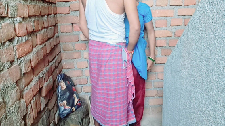 Trilokinath: Flickan knullas av ex-pojkvän med skoluniform